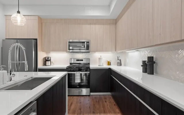 Upstay! New Renos Spacious Apartment Near Soco