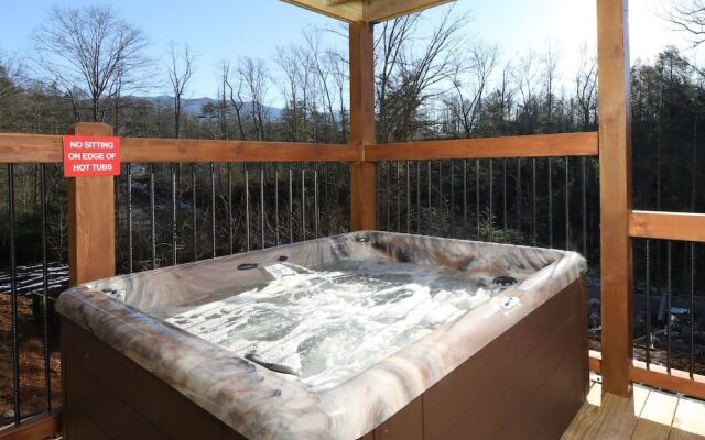 Hilltop Haven - Four Bedroom Chalet