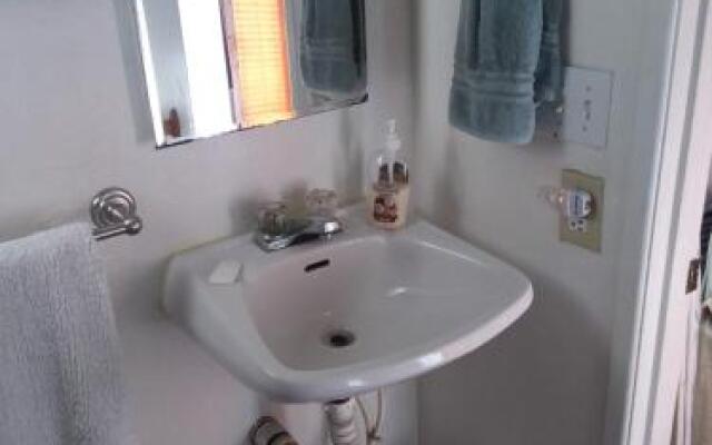 Lakeside Hostel & Guest House