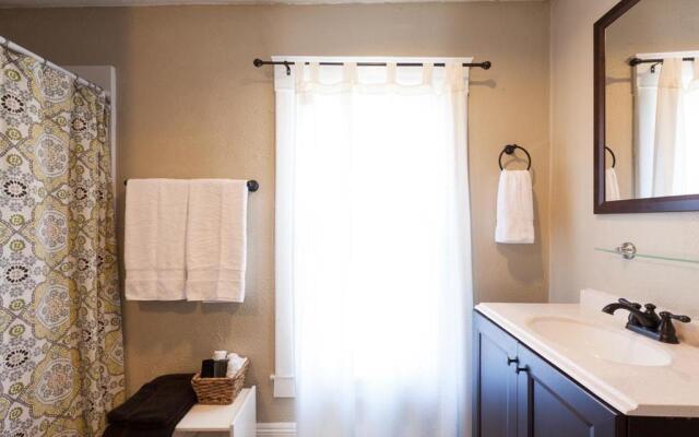 Comfortable Lucky Home, Minutes Away to The Columbia River Gorge by RedAwning