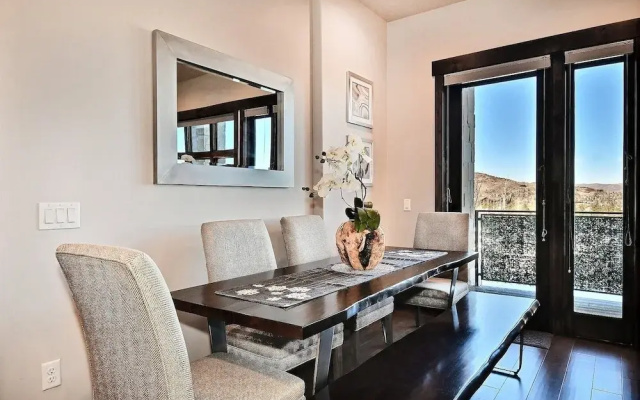 Blackstone Beauty 2 Bedroom Condo by RedAwning