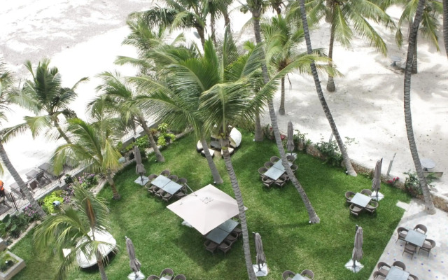 Cowrie Shell Beach Apartments