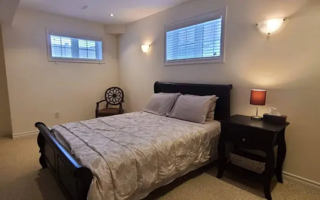 Spacious 2 BR, 3 Beds, Sleeps 6, Kitchen, Laundry