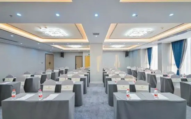 Vienna International Hotel ·Shaoguan Baiwang Square Waterside Pavillion
