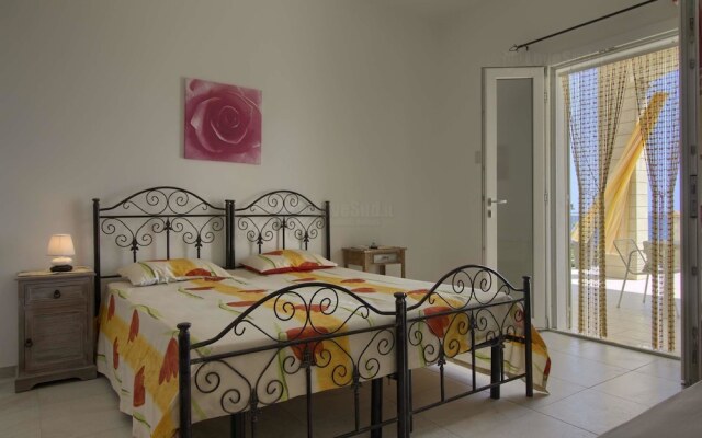 Polo - Relax Front Sea House