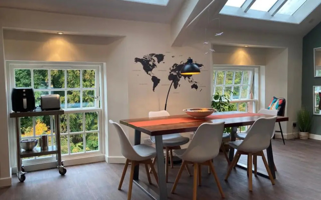 Lovely Riverside Perthshire Flat - Sleeps 8