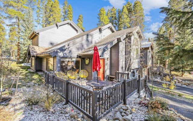 Park Forest  4 Bedroom Home by RedAwning