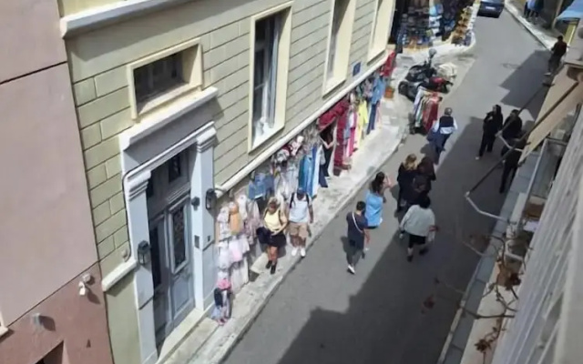 Plaka Luxury Apartment