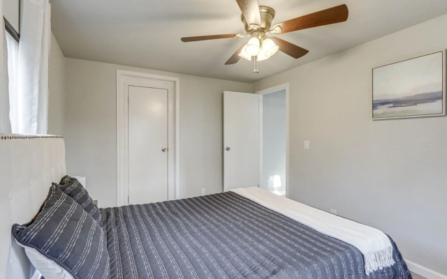 Lakefront Rogers Retreat w/ Grill & Spacious Deck