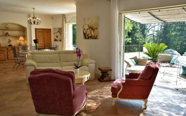 Peaceful Villa in Saint Paul de Vence With Swimming Pool