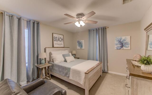 Full Condo w/ Pool & Gym, Sleeps 4