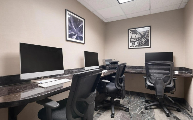 Holiday Inn Calgary-Airport by IHG