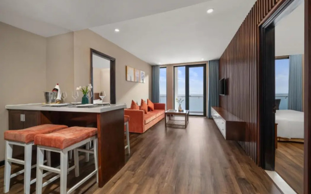 Yarra Ocean Suites Danang