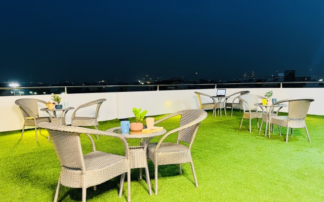 BluO Studio Noida - Balcony, Terrace Garden, Gym
