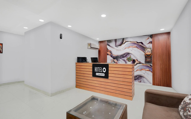 Hotel O Sector 18 Metro station