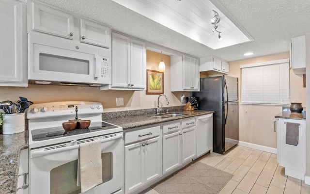 Ponce de Leon Towers 803