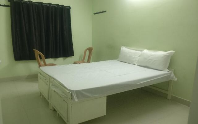 SPOT ON HYD1665 Reddy's Accomodation Service