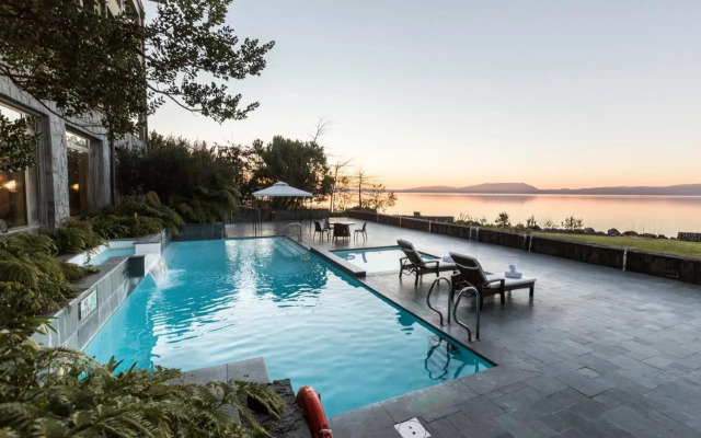 Park Lake Luxury Hotel
