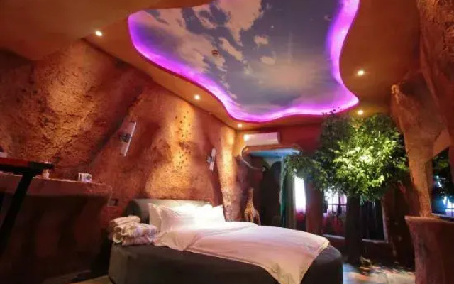 Xinxiang Qingju Crystal Hotel