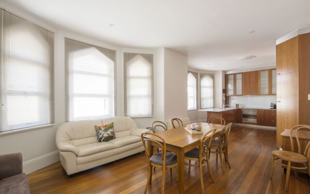 Roxburgh House Apartments