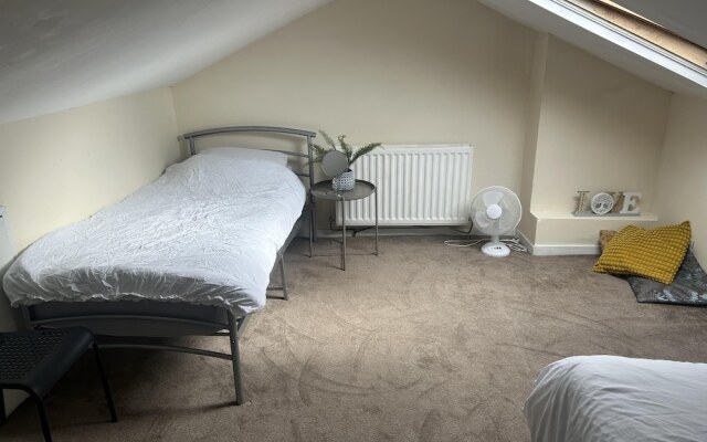 Manchester, Levenshulme, Entire House, Sleeps 7max
