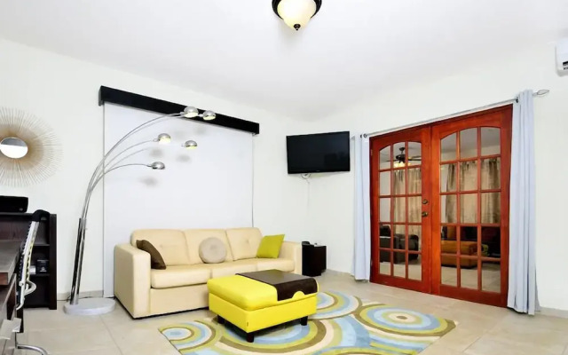 Jolie Villa