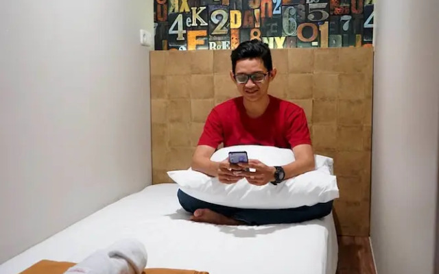 FixOn Capsule Hotel