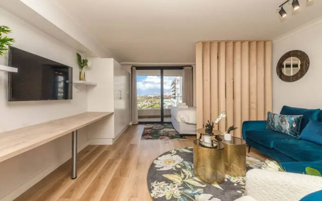 Colourful and Cosy Studio Apartment in Newlands