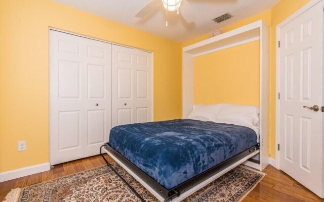 Waterfront vacation home in luxurious resort by Redawning