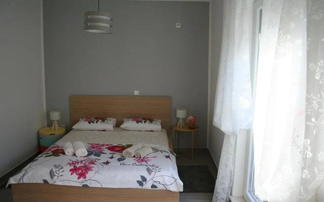 Room with garden