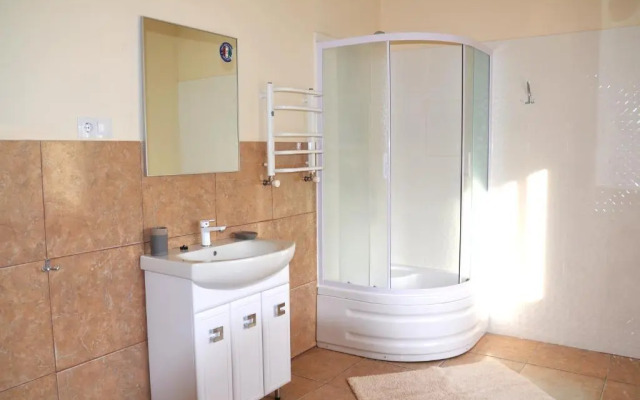 Coin Apartments & Hostel