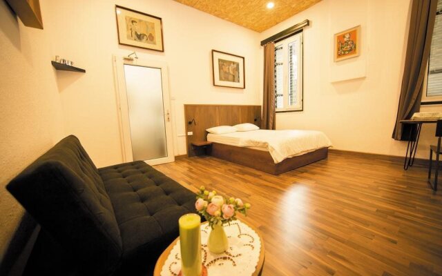 Elegant Studio Apartment