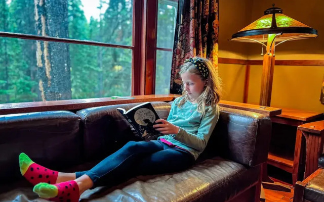 Johnston Canyon Lodge and Bungalows