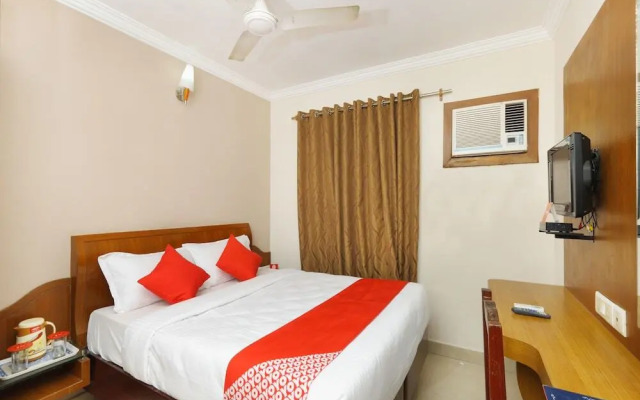 The City Manor by OYO Rooms