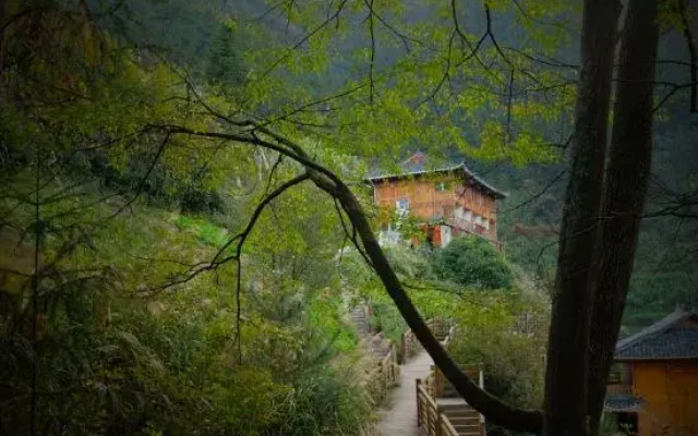 Xijiang Qianhu Miaozhai Huahudi Yuan Hostel