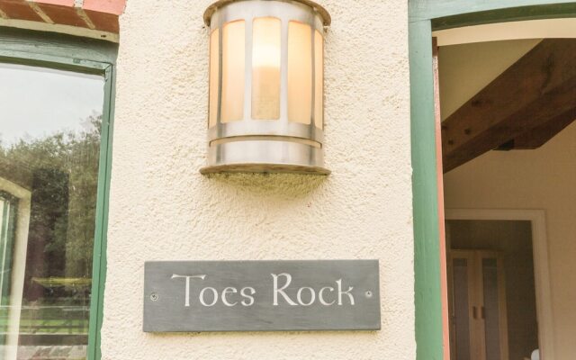 Toes Rock