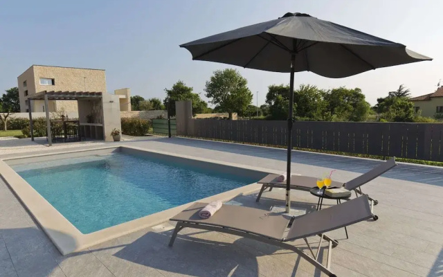 Villa in Kanfanar With Swimming Pool