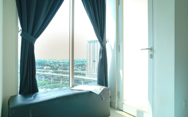 Elegant And Homey Studio At Grand Kamala Lagoon Apartment