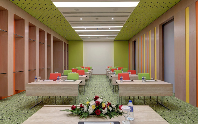 Al Khoory Atrium Hotel