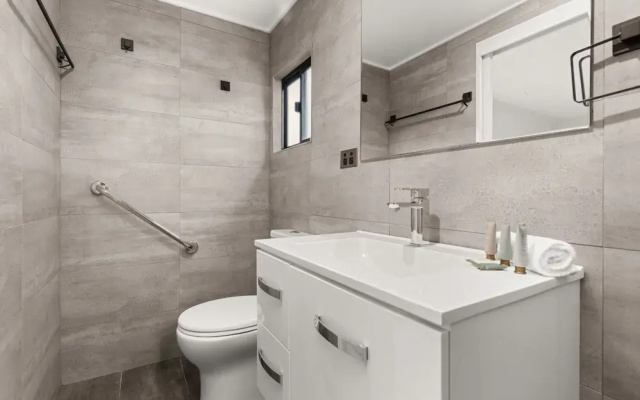 Bright 1-bed Apartment With Garden Views