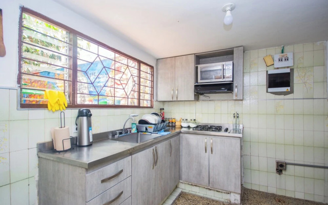 Blue Coast Hostal - Hostel