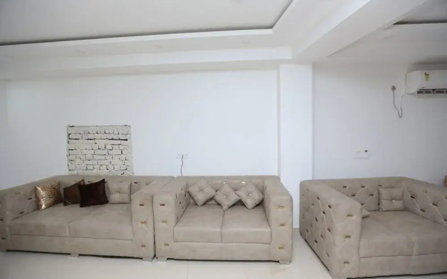 Modesty Hotel by OYO Rooms