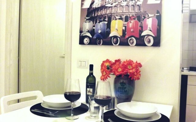 White Colosseo Victoria House