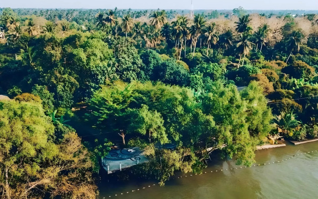 River CoCo Amphawa