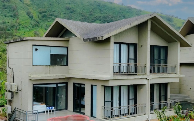 Vee Resort -The Suites of Royals