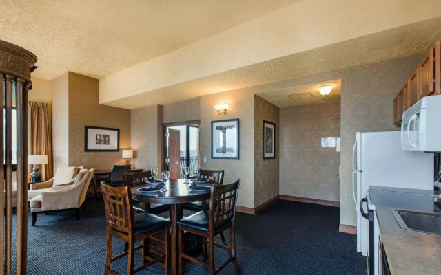 Shoreline Inn & Conference Center, Ascend Collection