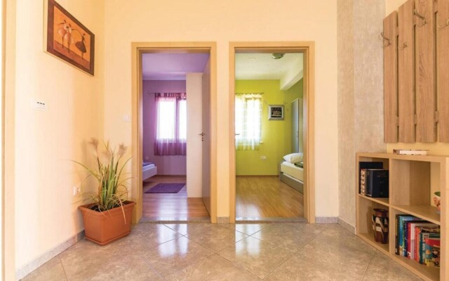 Nice Home in Kastel Luksic With Wifi and 6 Bedrooms