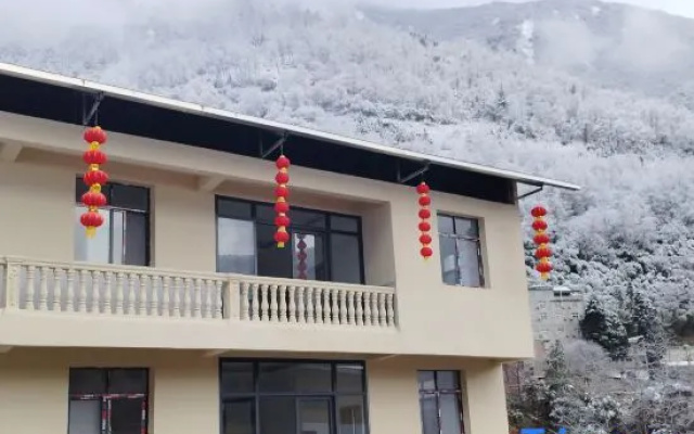Yunong Hot Spring Courtyard Homestay (Hailuogou Glacier Forest Park Branch) — 2-star hotel in Luding