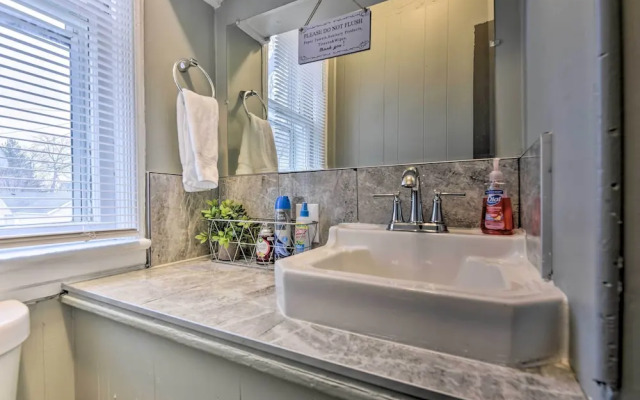 Niagara Falls Townhome: Near Wineries!