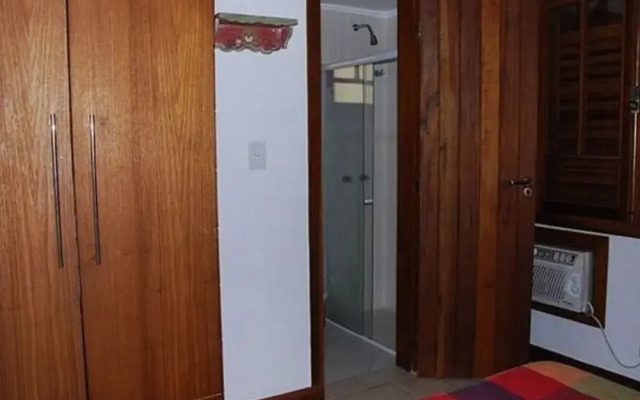 Casa 4 suites a 200m da Rua das Pedras
